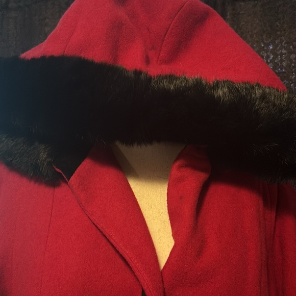 Donnybrook red and black 100% wool coat with genuine fur trim hood size 12 - Picture 3 of 11